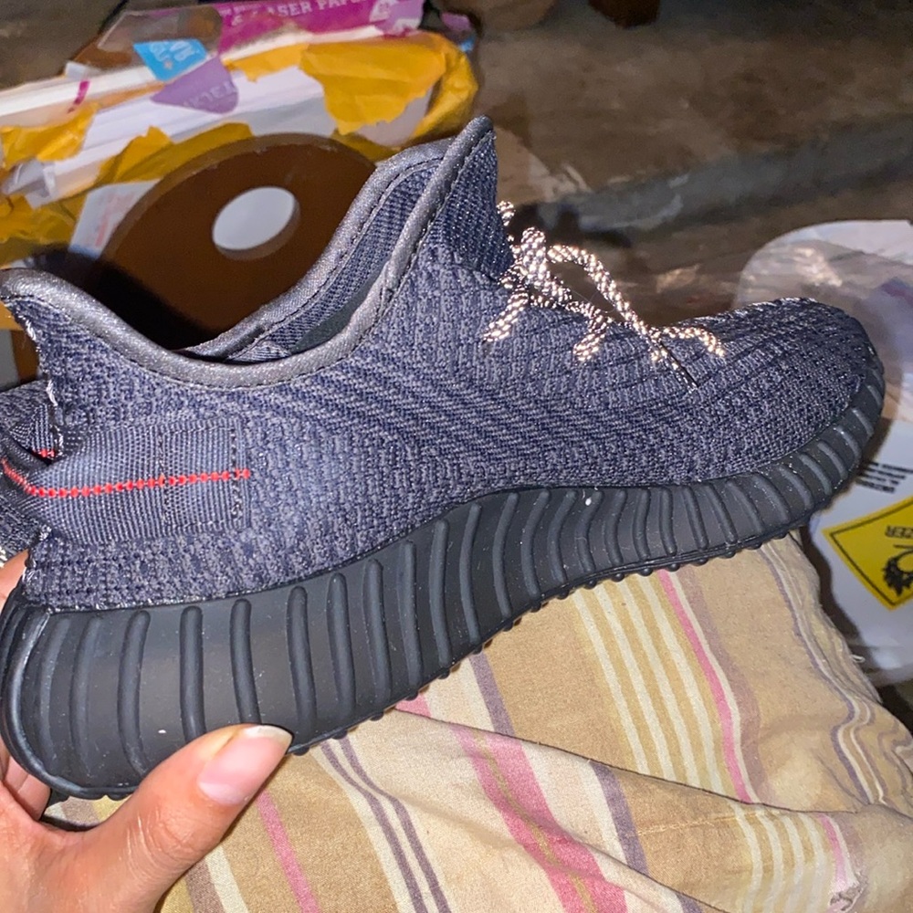 Yeezys 350 v2 size 91/2